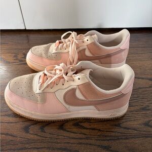 Nike Women's Sneakers in Pink and Beige